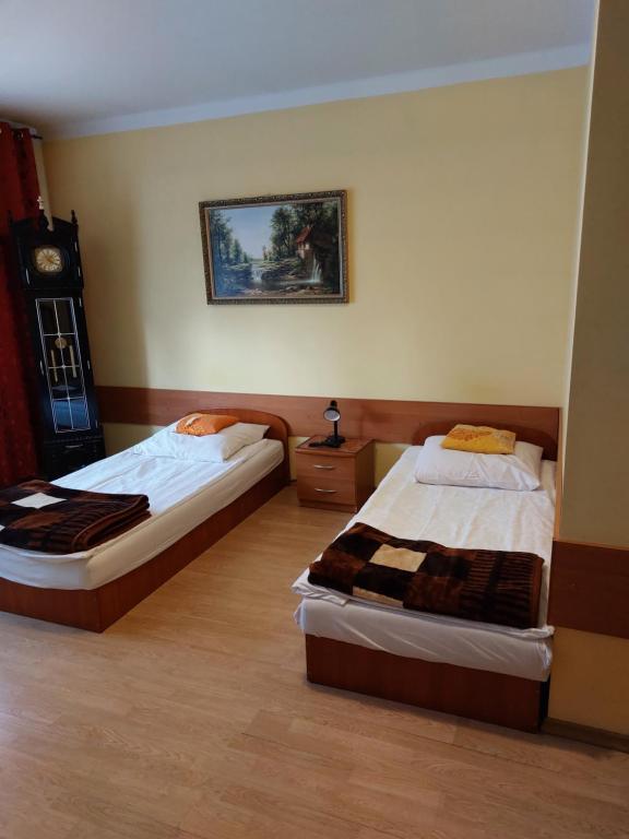 Noclegi-Pokoje gościnne Lublin - room with two single beds
